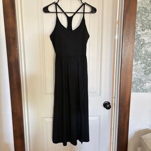 Viral Halara dress w slit. Medium